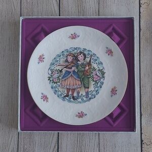 Vintage New In Box Royal Doulton Valentine's Day Plate. 1981
